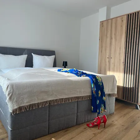 Exklusive 5 Sterne Seeresidenz, Sauna, See, Hund Appartement Krakow am See