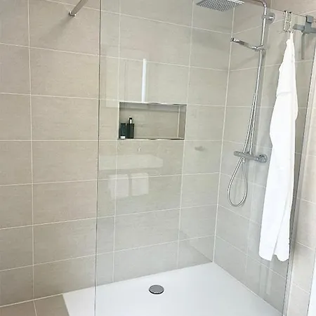 Exklusive 5 Sterne Seeresidenz, Sauna, See, Hund Appartamento *