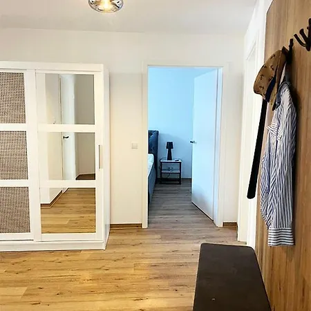 Exklusive 5 Sterne Seeresidenz, Sauna, See, Hund Appartamento *