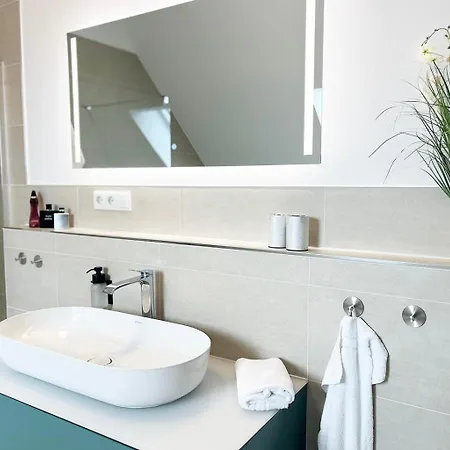 Exklusive 5 Sterne Seeresidenz, Sauna, See, Hund Appartamento