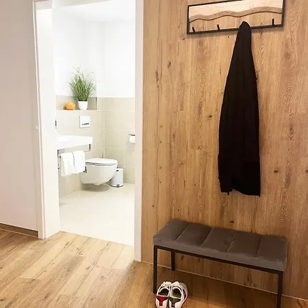 Exklusive 5 Sterne Seeresidenz, Sauna, See, Hund *